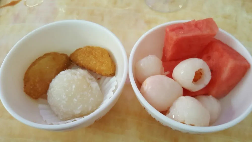 Boule Coco Beignets de Pommes Leetchis Et Pastèque